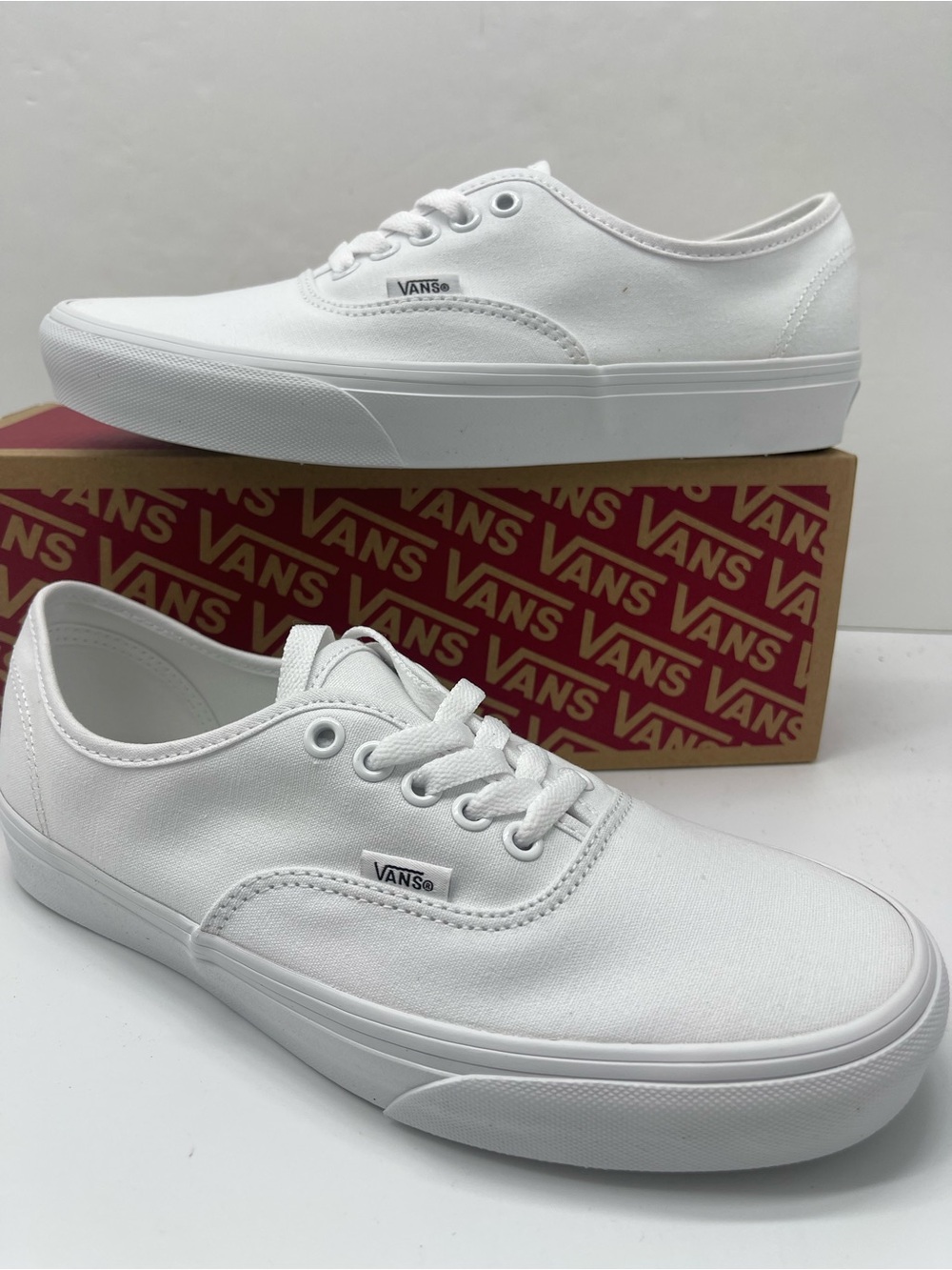 Vans WMNS Authentic True White
VN000EE3W00 Sneakers
Low-Top Canvas - Picture 1 of 16